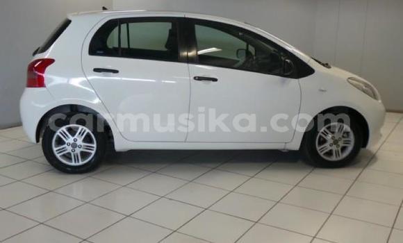 Buy Used Toyota Yaris White Car in Beitbridge in Matabeleland South