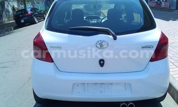 Acheter Occasion Voiture Toyota Yaris Blanc à Beitbridge, Matabeleland South Acheter Occasion Voiture Toyota Yaris Blanc à Beitbridge, Matabeleland South