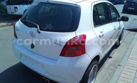 Acheter Occasion Voiture Toyota Yaris Blanc à Beitbridge, Matabeleland South Acheter Occasion Voiture Toyota Yaris Blanc à Beitbridge, Matabeleland South