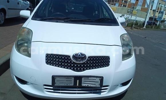 Acheter Occasion Voiture Toyota Yaris Blanc à Beitbridge, Matabeleland South Acheter Occasion Voiture Toyota Yaris Blanc à Beitbridge, Matabeleland South