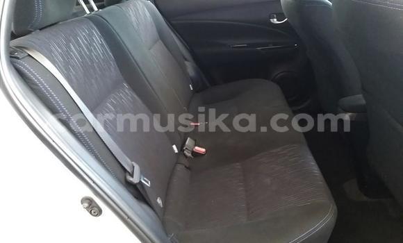 Acheter Occasion Voiture Toyota Yaris Gris à Beitbridge, Matabeleland South Acheter Occasion Voiture Toyota Yaris Gris à Beitbridge, Matabeleland South