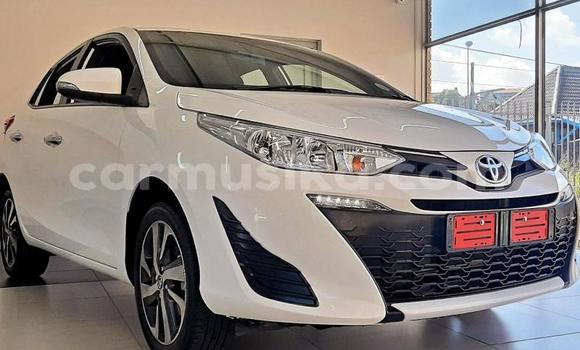 Acheter Occasion Voiture Toyota Yaris Blanc à Beitbridge, Matabeleland South Acheter Occasion Voiture Toyota Yaris Blanc à Beitbridge, Matabeleland South