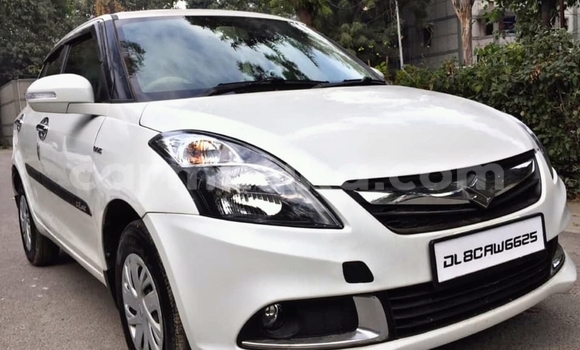 Nunua Ilio tumika Suzuki Swift Nyeupe Gari ndani ya Chiredzi nchini Masvingo