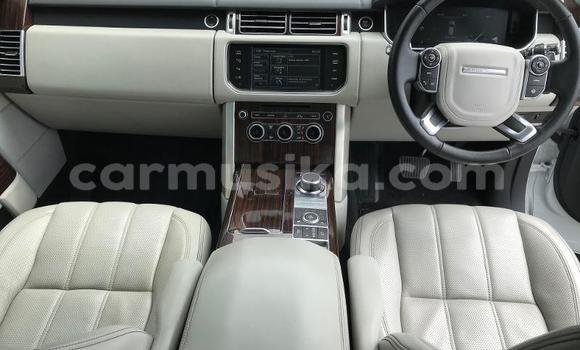 Nunua Ilio tumika Range Rover Range Rover Nyeupe Gari ndani ya Beitbridge nchini Matabeleland Kusini Nunua Ilio tumika Range Rover Range Rover Nyeupe Gari ndani ya Beitbridge nchini Matabeleland Kusini