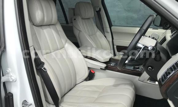 Nunua Ilio tumika Range Rover Range Rover Nyeupe Gari ndani ya Beitbridge nchini Matabeleland Kusini Nunua Ilio tumika Range Rover Range Rover Nyeupe Gari ndani ya Beitbridge nchini Matabeleland Kusini