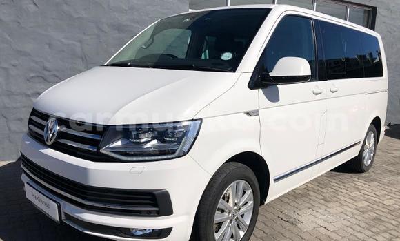 Buy Used Volkswagen Caravelle White Car in Beitbridge in Matabeleland South Buy Used Volkswagen Caravelle White Car in Beitbridge in Matabeleland South