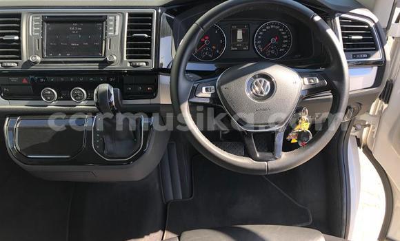 Buy Used Volkswagen Caravelle White Car in Beitbridge in Matabeleland South Buy Used Volkswagen Caravelle White Car in Beitbridge in Matabeleland South