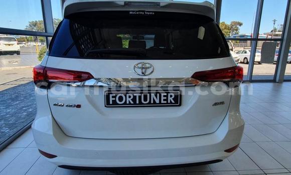 Acheter Occasion Voiture Toyota Fortuner Blanc à Beitbridge, Matabeleland South Acheter Occasion Voiture Toyota Fortuner Blanc à Beitbridge, Matabeleland South
