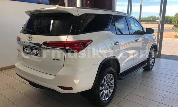 Acheter Occasion Voiture Toyota Fortuner Blanc à Beitbridge, Matabeleland South Acheter Occasion Voiture Toyota Fortuner Blanc à Beitbridge, Matabeleland South