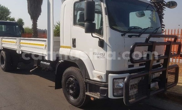 Acheter Occasion Utilitaire Isuzu FTR 850 Blanc à Beitbridge, Matabeleland South Acheter Occasion Utilitaire Isuzu FTR 850 Blanc à Beitbridge, Matabeleland South