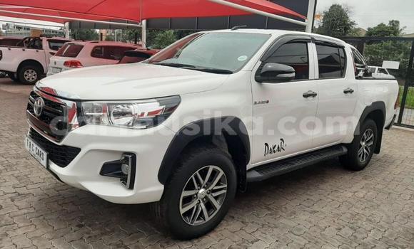 Buy Used Toyota Hilux White Car in Beitbridge in Matabeleland South