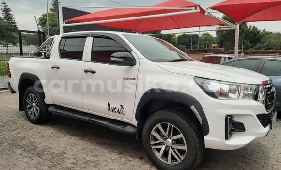 Buy Used Toyota Hilux White Car in Beitbridge in Matabeleland South Buy Used Toyota Hilux White Car in Beitbridge in Matabeleland South