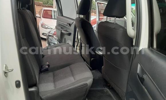 Buy Used Toyota Hilux White Car in Beitbridge in Matabeleland South Buy Used Toyota Hilux White Car in Beitbridge in Matabeleland South