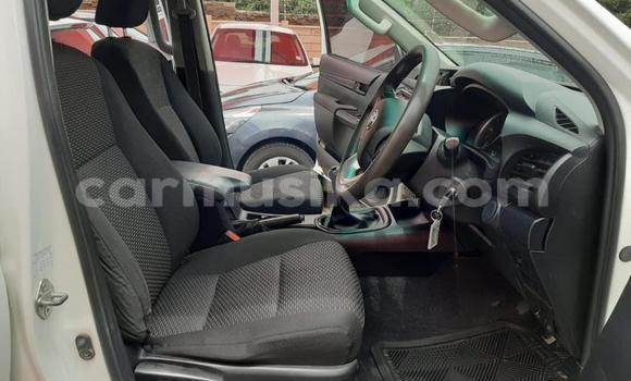 Buy Used Toyota Hilux White Car in Beitbridge in Matabeleland South Buy Used Toyota Hilux White Car in Beitbridge in Matabeleland South
