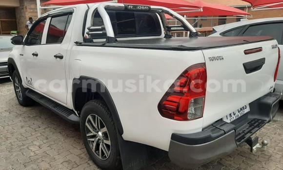 Buy Used Toyota Hilux White Car in Beitbridge in Matabeleland South Buy Used Toyota Hilux White Car in Beitbridge in Matabeleland South