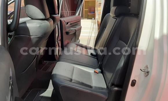 Acheter Occasion Voiture Toyota Hilux Blanc à Beitbridge, Matabeleland South Acheter Occasion Voiture Toyota Hilux Blanc à Beitbridge, Matabeleland South