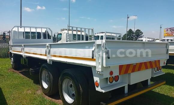 Acheter Occasion Utilitaire Hino 300 Series Blanc à Beitbridge, Matabeleland South Acheter Occasion Utilitaire Hino 300 Series Blanc à Beitbridge, Matabeleland South
