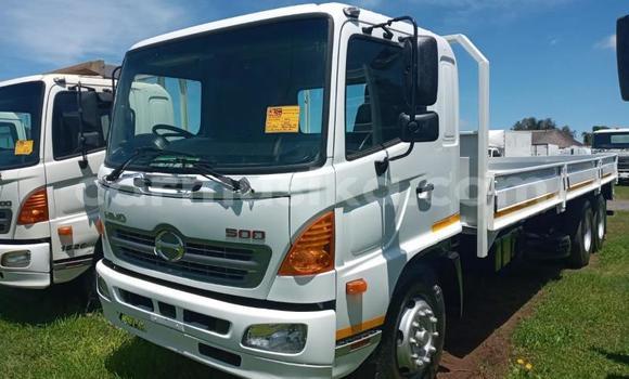 Acheter Occasion Utilitaire Hino 300 Series Blanc à Beitbridge, Matabeleland South Acheter Occasion Utilitaire Hino 300 Series Blanc à Beitbridge, Matabeleland South