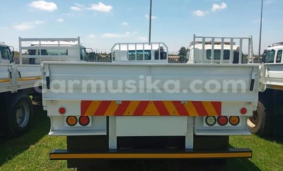 Acheter Occasion Utilitaire Hino 300 Series Blanc à Beitbridge, Matabeleland South Acheter Occasion Utilitaire Hino 300 Series Blanc à Beitbridge, Matabeleland South