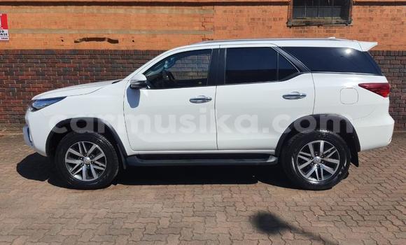 Acheter Occasion Voiture Toyota Fortuner Blanc à Beitbridge, Matabeleland South Acheter Occasion Voiture Toyota Fortuner Blanc à Beitbridge, Matabeleland South