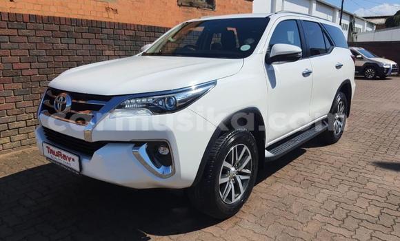 Acheter Occasion Voiture Toyota Fortuner Blanc à Beitbridge, Matabeleland South Acheter Occasion Voiture Toyota Fortuner Blanc à Beitbridge, Matabeleland South