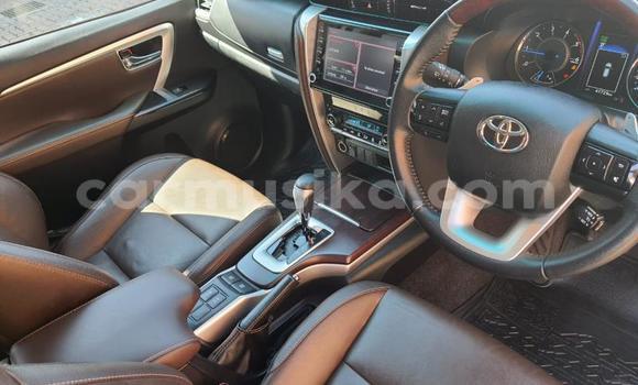 Acheter Occasion Voiture Toyota Fortuner Blanc à Beitbridge, Matabeleland South Acheter Occasion Voiture Toyota Fortuner Blanc à Beitbridge, Matabeleland South