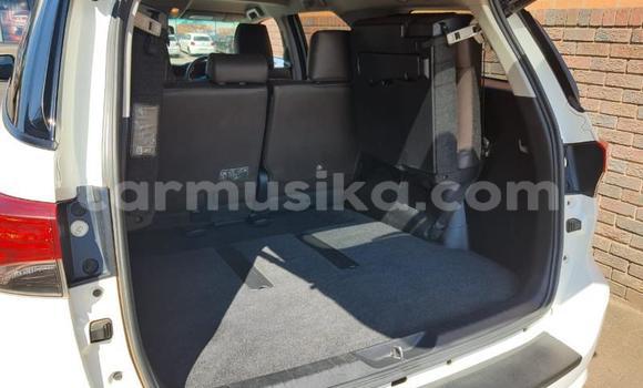 Acheter Occasion Voiture Toyota Fortuner Blanc à Beitbridge, Matabeleland South Acheter Occasion Voiture Toyota Fortuner Blanc à Beitbridge, Matabeleland South