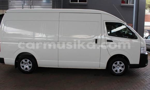Acheter Occasion Voiture Toyota Hiace Blanc à Beitbridge, Matabeleland South Acheter Occasion Voiture Toyota Hiace Blanc à Beitbridge, Matabeleland South