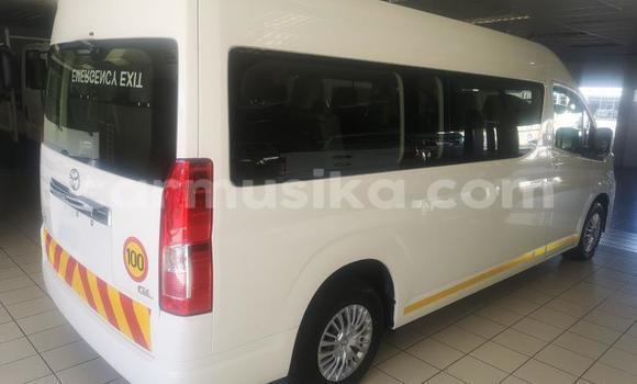 Acheter Occasion Voiture Toyota Hiace Blanc à Beitbridge, Matabeleland South Acheter Occasion Voiture Toyota Hiace Blanc à Beitbridge, Matabeleland South