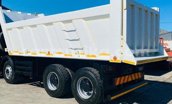 Acheter Occasion Utilitaire Nissan UD Blanc à Beitbridge, Matabeleland South Acheter Occasion Utilitaire Nissan UD Blanc à Beitbridge, Matabeleland South