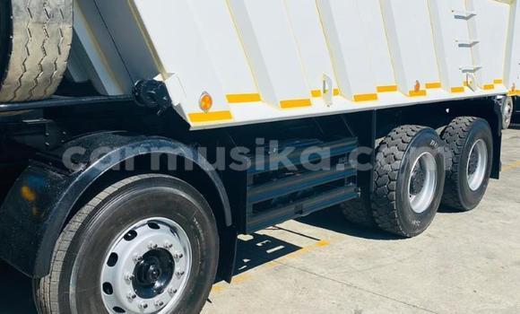 Acheter Occasion Utilitaire Nissan UD Blanc à Beitbridge, Matabeleland South Acheter Occasion Utilitaire Nissan UD Blanc à Beitbridge, Matabeleland South