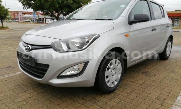 Nunua Ilio tumika Hyundai i20 Fedha Gari ndani ya Beitbridge nchini Matabeleland Kusini Nunua Ilio tumika Hyundai i20 Fedha Gari ndani ya Beitbridge nchini Matabeleland Kusini