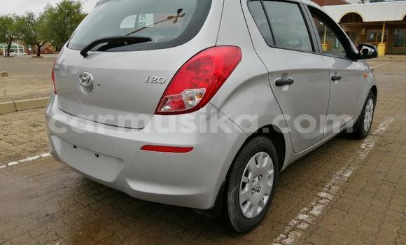Nunua Ilio tumika Hyundai i20 Fedha Gari ndani ya Beitbridge nchini Matabeleland Kusini Nunua Ilio tumika Hyundai i20 Fedha Gari ndani ya Beitbridge nchini Matabeleland Kusini