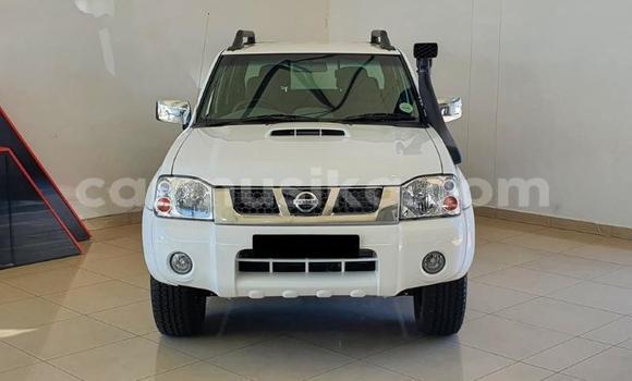 Buy Used Nissan NP 300 White Car in Beitbridge in Matabeleland South
