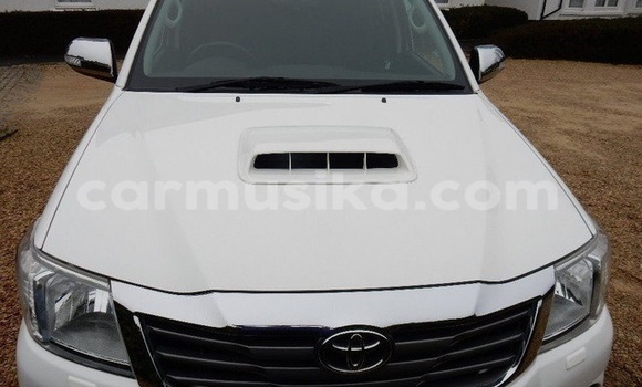 Tenga Tsaru Toyota Hilux Chena Mota in Harare in Harare Tenga Tsaru Toyota Hilux Chena Mota in Harare in Harare