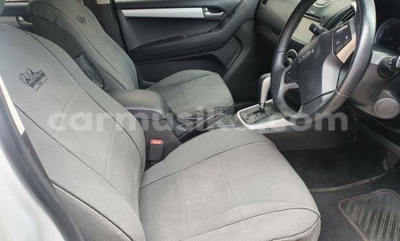 Nunua Ilio tumika Isuzu KB Nyeupe Gari ndani ya Beitbridge nchini Matabeleland Kusini Nunua Ilio tumika Isuzu KB Nyeupe Gari ndani ya Beitbridge nchini Matabeleland Kusini