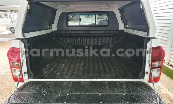 Nunua Ilio tumika Isuzu KB Nyeupe Gari ndani ya Beitbridge nchini Matabeleland Kusini Nunua Ilio tumika Isuzu KB Nyeupe Gari ndani ya Beitbridge nchini Matabeleland Kusini