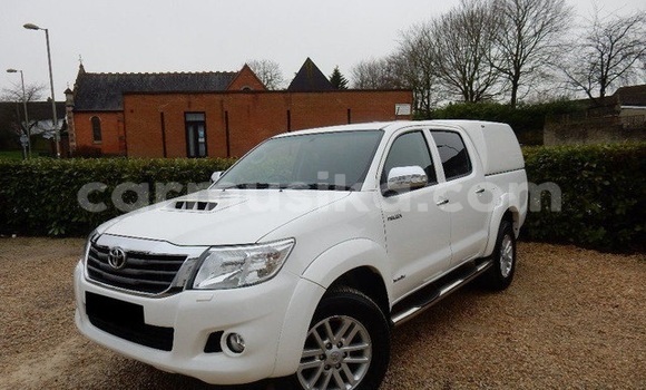 Tenga Tsaru Toyota Hilux Chena Mota in Harare in Harare Tenga Tsaru Toyota Hilux Chena Mota in Harare in Harare