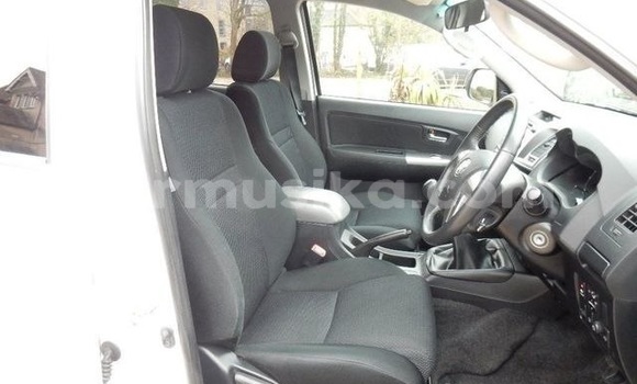 Tenga Tsaru Toyota Hilux Chena Mota in Harare in Harare Tenga Tsaru Toyota Hilux Chena Mota in Harare in Harare