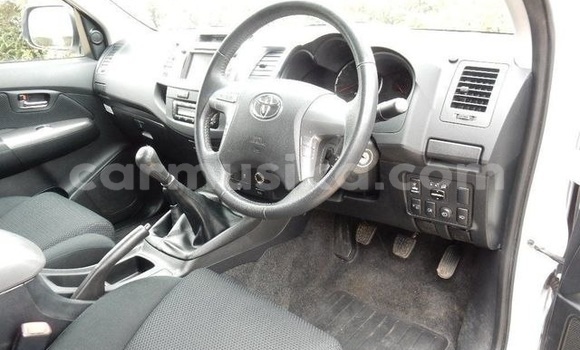 Tenga Tsaru Toyota Hilux Chena Mota in Harare in Harare Tenga Tsaru Toyota Hilux Chena Mota in Harare in Harare