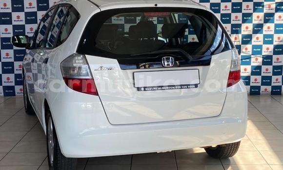 Buy Used Honda Jazz White Car in Beitbridge in Matabeleland South Buy Used Honda Jazz White Car in Beitbridge in Matabeleland South