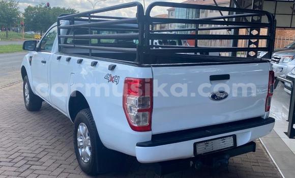 Nunua Ilio tumika Ford Ranger Nyeupe Gari ndani ya Beitbridge nchini Matabeleland Kusini Nunua Ilio tumika Ford Ranger Nyeupe Gari ndani ya Beitbridge nchini Matabeleland Kusini