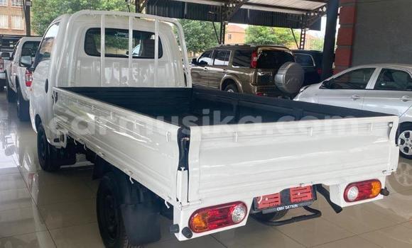 Acheter Occasion Voiture Hyundai H200 Blanc à Beitbridge, Matabeleland South Acheter Occasion Voiture Hyundai H200 Blanc à Beitbridge, Matabeleland South