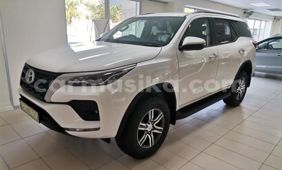 Acheter Occasion Voiture Toyota Fortuner Blanc à Beitbridge, Matabeleland South Acheter Occasion Voiture Toyota Fortuner Blanc à Beitbridge, Matabeleland South