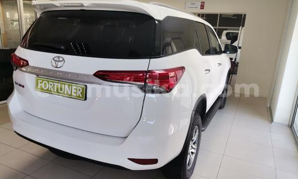 Acheter Occasion Voiture Toyota Fortuner Blanc à Beitbridge, Matabeleland South Acheter Occasion Voiture Toyota Fortuner Blanc à Beitbridge, Matabeleland South