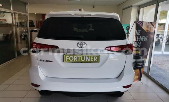 Acheter Occasion Voiture Toyota Fortuner Blanc à Beitbridge, Matabeleland South Acheter Occasion Voiture Toyota Fortuner Blanc à Beitbridge, Matabeleland South