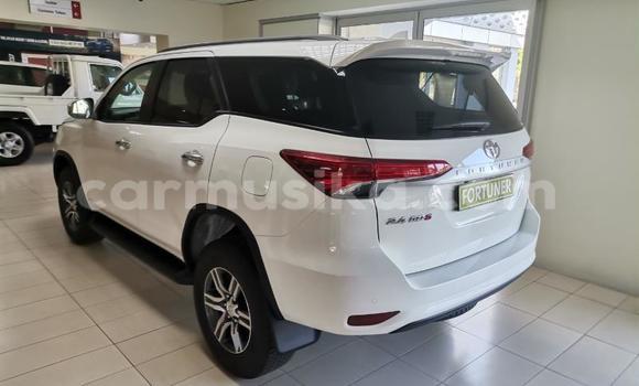 Acheter Occasion Voiture Toyota Fortuner Blanc à Beitbridge, Matabeleland South Acheter Occasion Voiture Toyota Fortuner Blanc à Beitbridge, Matabeleland South