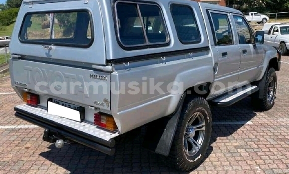 Nunua Ilio tumika Toyota Hilux Fedha Gari ndani ya Beitbridge nchini Matabeleland Kusini Nunua Ilio tumika Toyota Hilux Fedha Gari ndani ya Beitbridge nchini Matabeleland Kusini