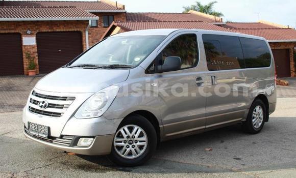 Buy Used Hyundai H1 Silver Car in Beitbridge in Matabeleland South
