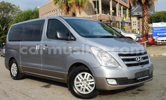 Acheter Occasion Voiture Hyundai H1 Gris à Beitbridge, Matabeleland South Acheter Occasion Voiture Hyundai H1 Gris à Beitbridge, Matabeleland South